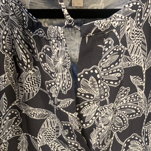 Loft Floral Gray White Women's Top Blouse Tie Front Size XL - Picture 3 of 9